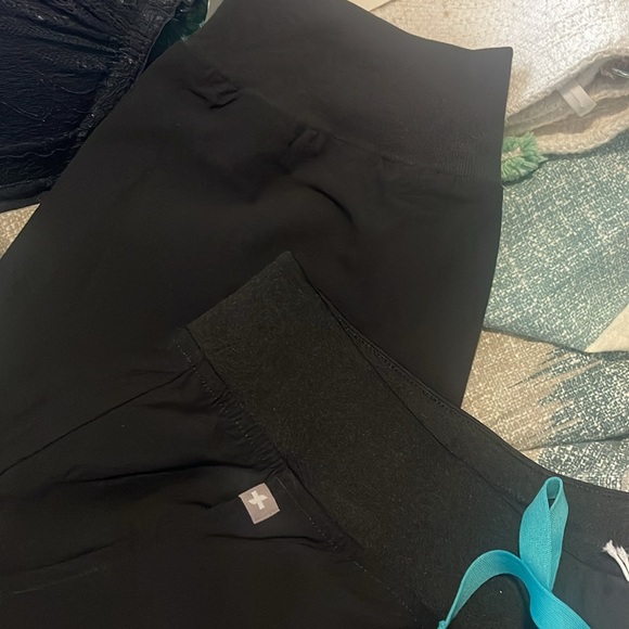 NWT FIGS High Waisted Zamora FREEx Jogger Scrub Pants in BLACK - Picture 7 of 9
